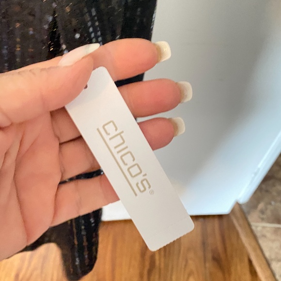 Black sequence top. Very shinny - Picture 4 of 5